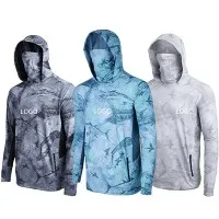 Риболовна риза с камуфлаж и качулка в открито море